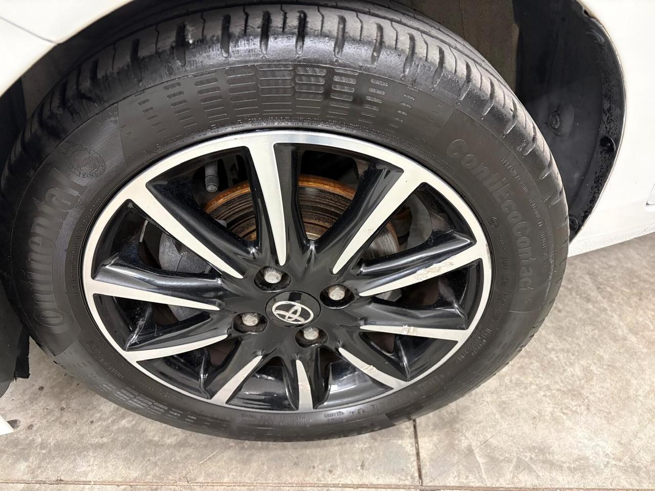 Toyota Aygo Connect 1.0 VVT-i 72 CV 5 porte x-play