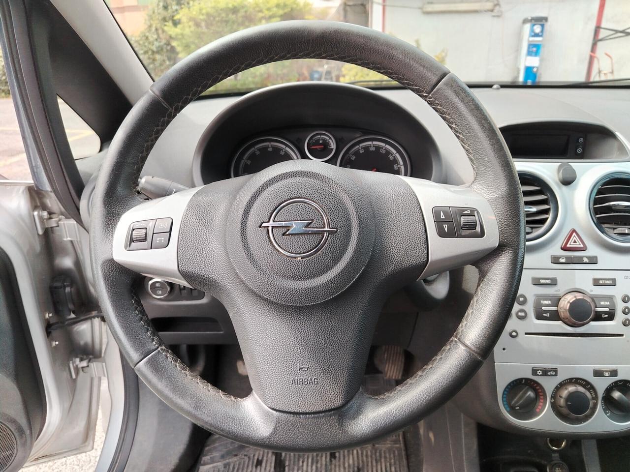 Opel Corsa 1.2 3 porte b-color