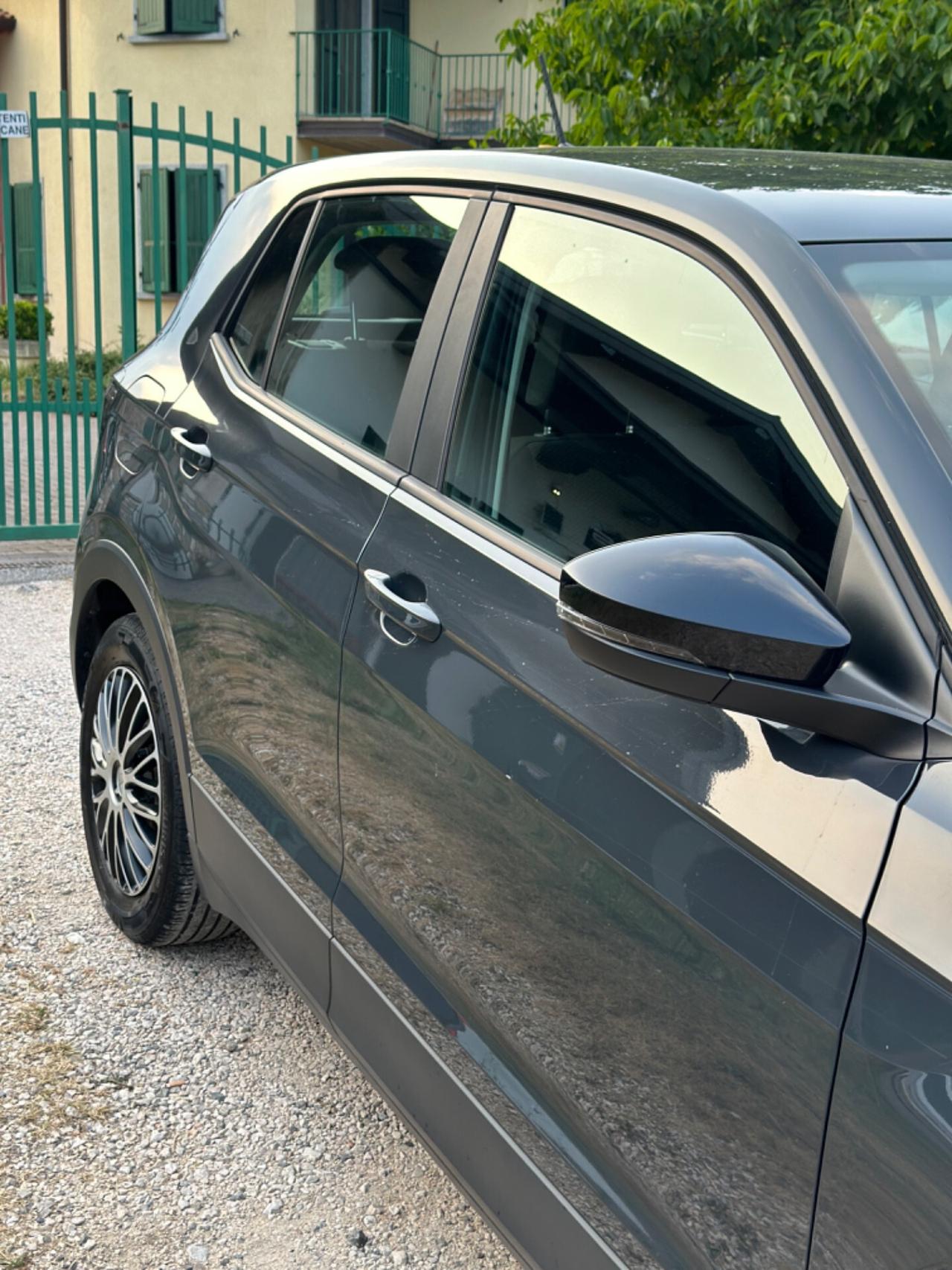 Volkswagen T-CROSS 1.6 TDI STYLE EURO6B LANEASS FRONTASS