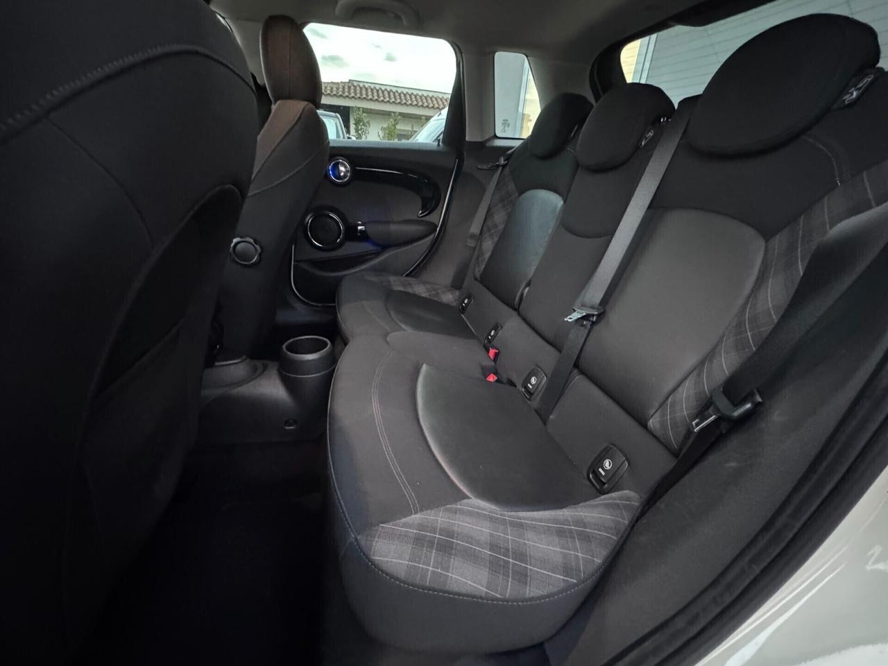 Mini Cooper D 1.5 5 porte - TAGLIANDI CERT. - GARANZIA FINO A 5 ANNI