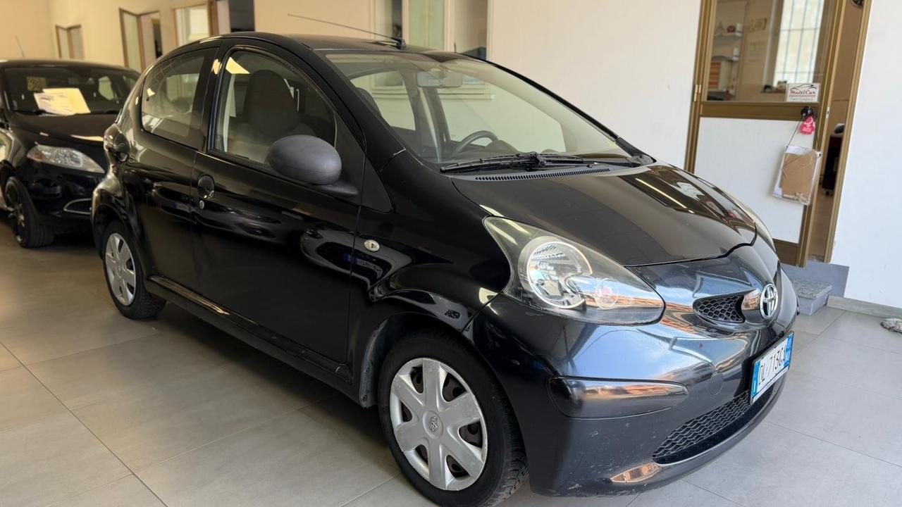 Toyota Aygo 1.0 12V VVT-i 5 porte Sol