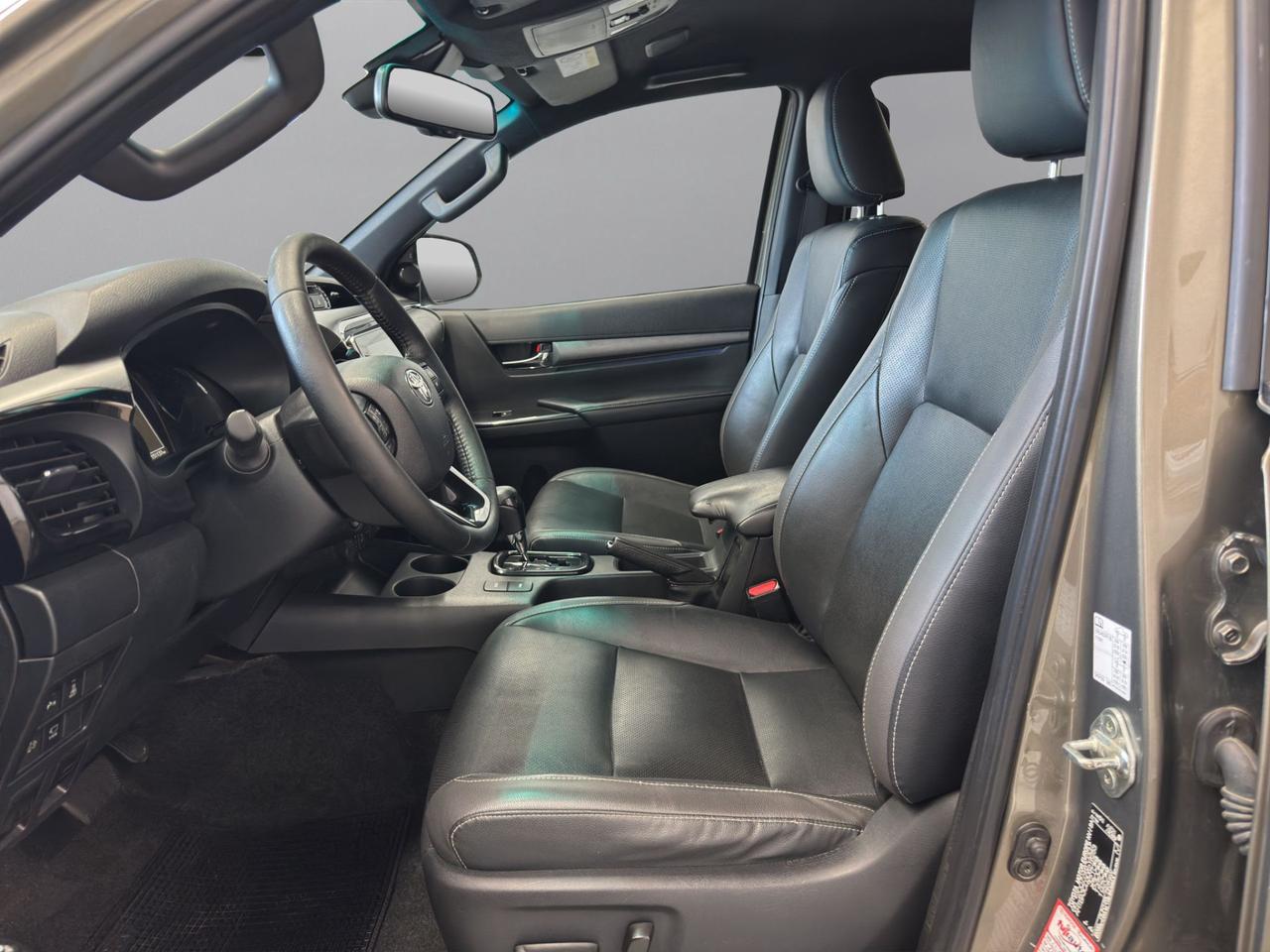 Toyota Hilux 2.8 d double cab Invincible 4wd auto