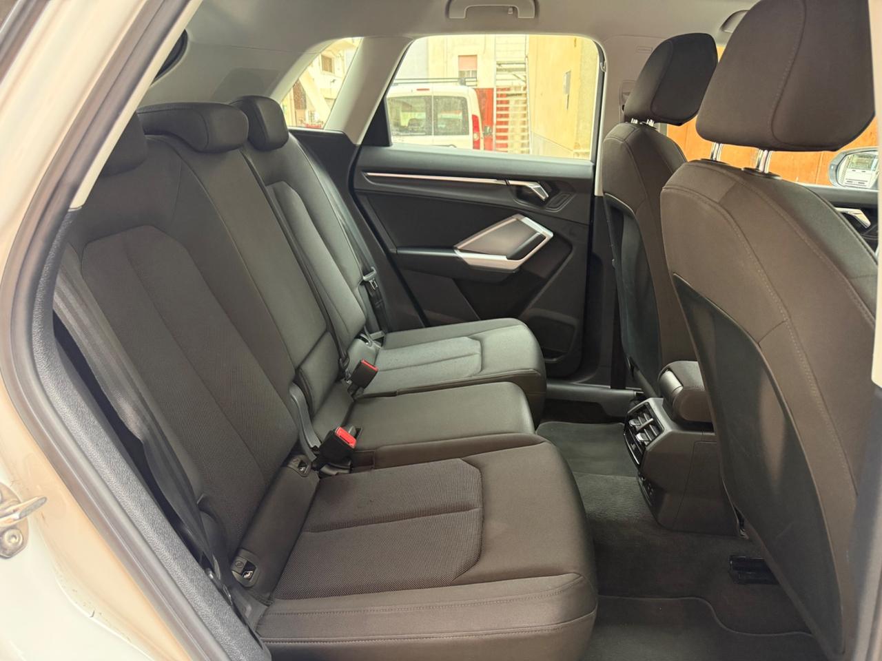 Audi Q3 35 TDI S tronic Business