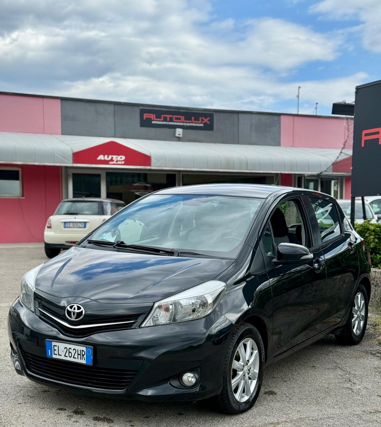 Toyota Yaris 1.0 5 porte Lounge 2011 OK NEOPTENTATI