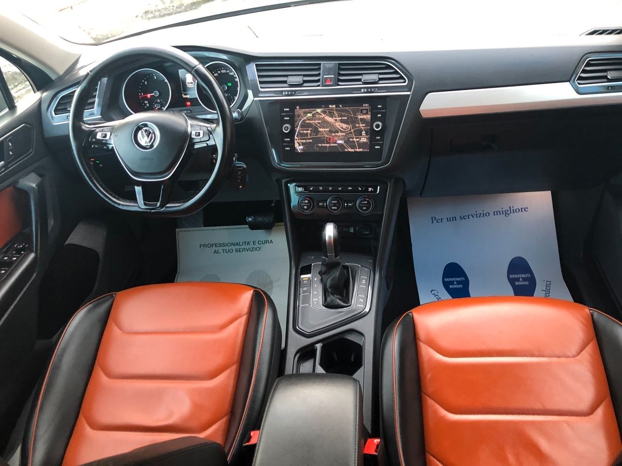 Volkswagen Tiguan 2.0 TDI SCR DSG Advanced interni in pelle bicolore