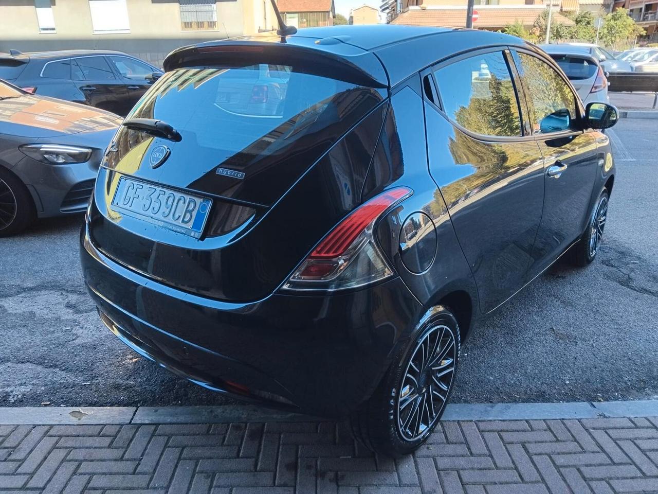 Lancia Ypsilon 1.0 FireFly 5 porte S&S Hybrid Ecochic Silver