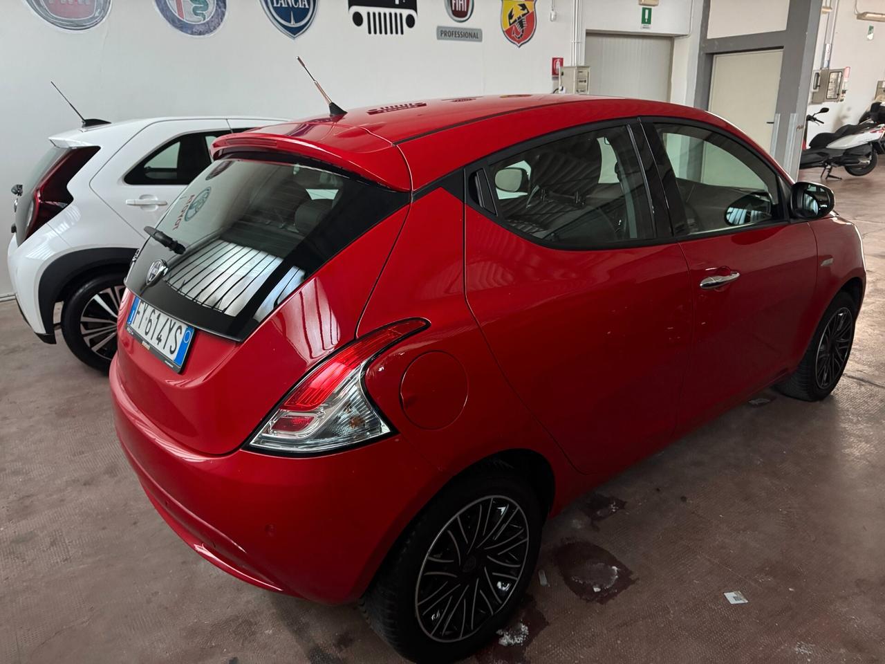 Lancia Ypsilon 1.2 69 CV 5 porte S&S Gold