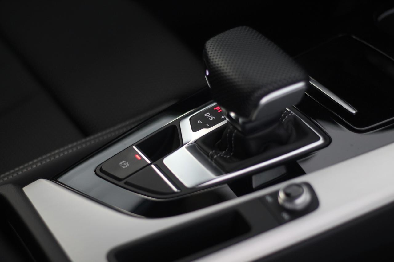 Audi A4 2.0 TDI MHEV 40 S LINE