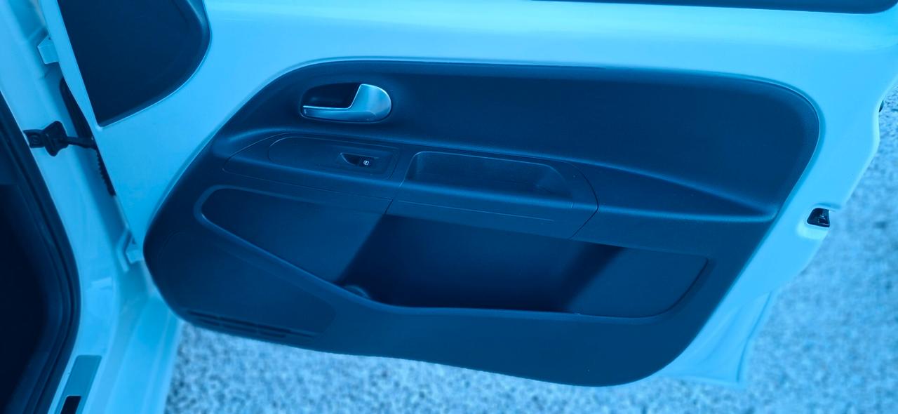 Volkswagen up! 1.0 5p. move GARANZ 12 MESI NO OBBLIGO FINANZIAMENTO PREZZO REALE