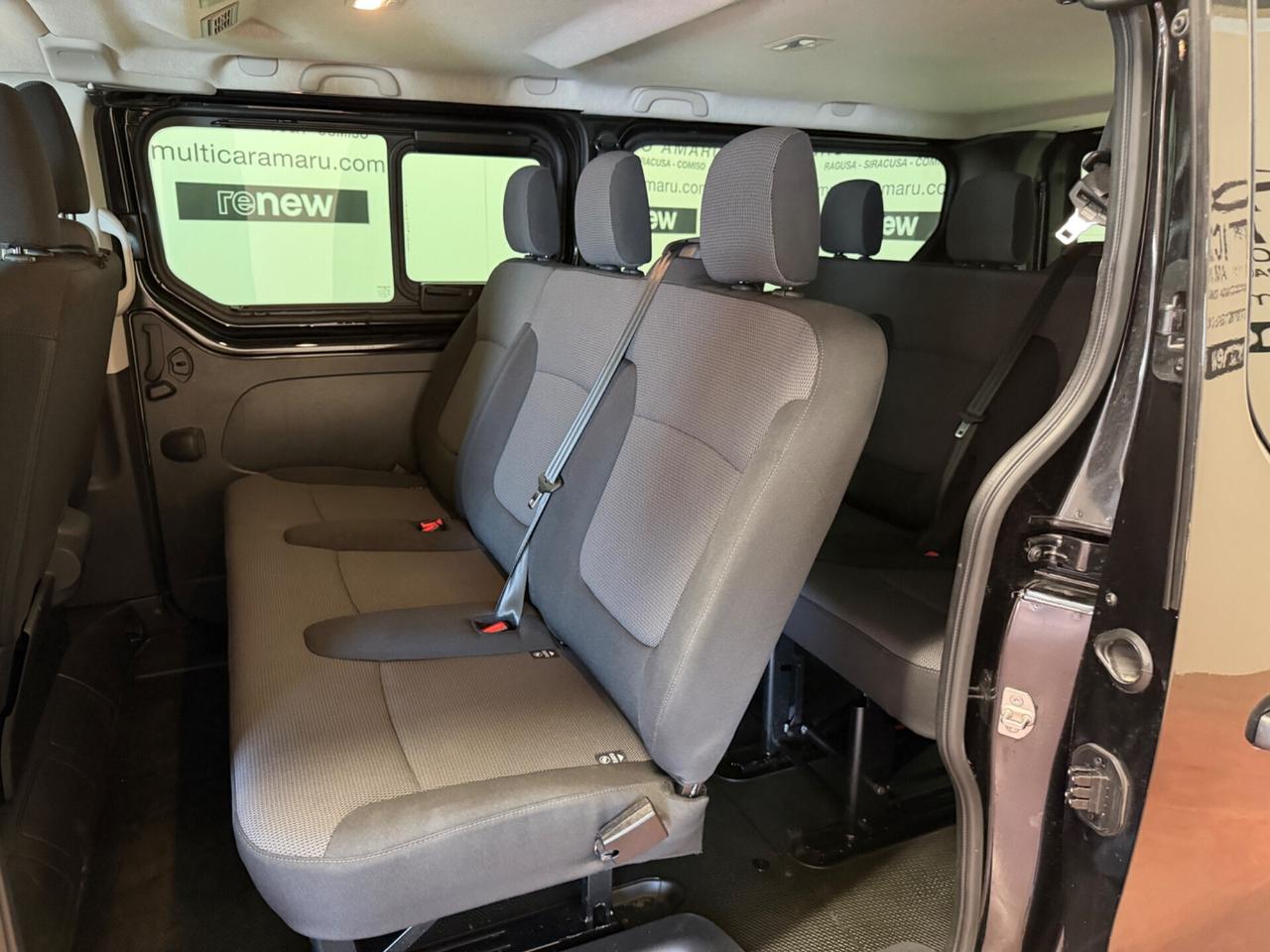 Renault Trafic passenger 9 Posti L2