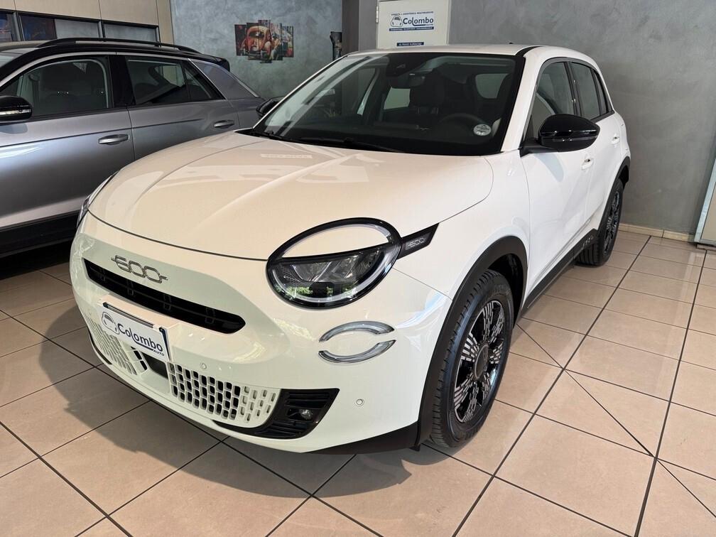 Fiat 600 1.2 hybrid 145cv auto Led Navi Cam App conn 17"