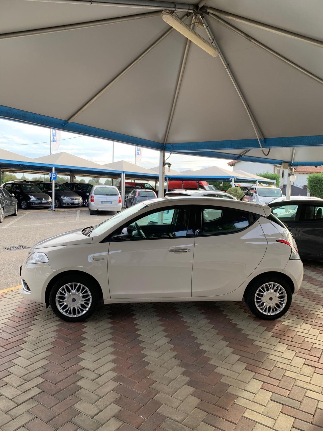Lancia Ypsilon 1.2 69 CV 5 porte Gold stupenda 5 posti