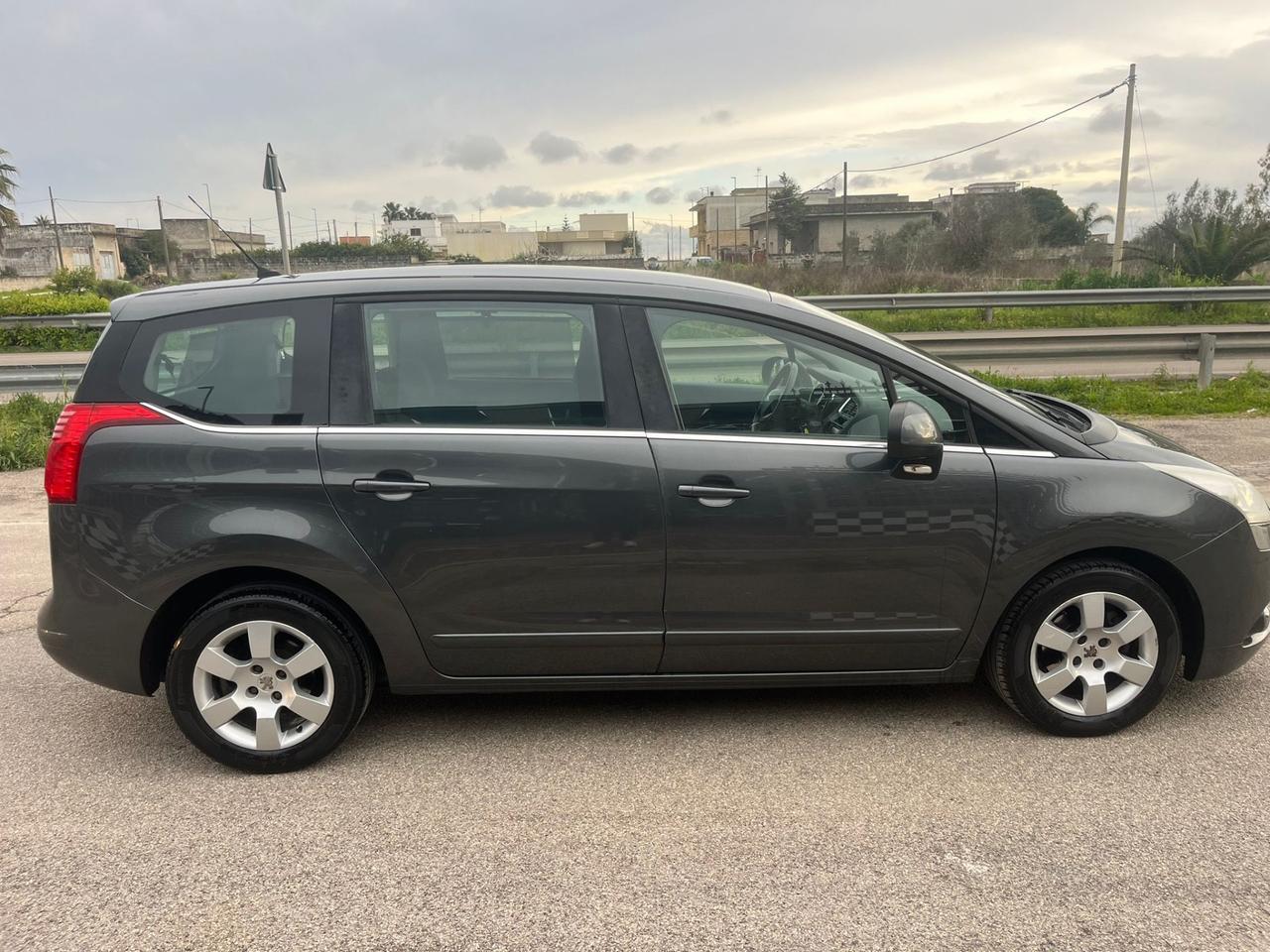 Peugeot 5008 1.6 HDi 115CV Active Unipro 2013