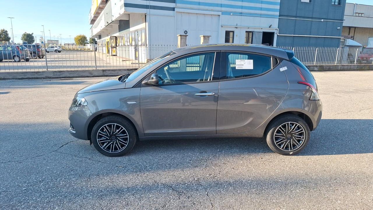 Lancia Ypsilon 1.0 FireFly 5 porte S&S Hybryd Gold