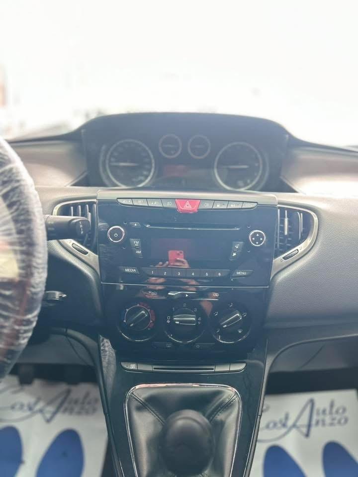Lancia Ypsilon 0.9 TwinAir 85cv Ecochic Gold 2014