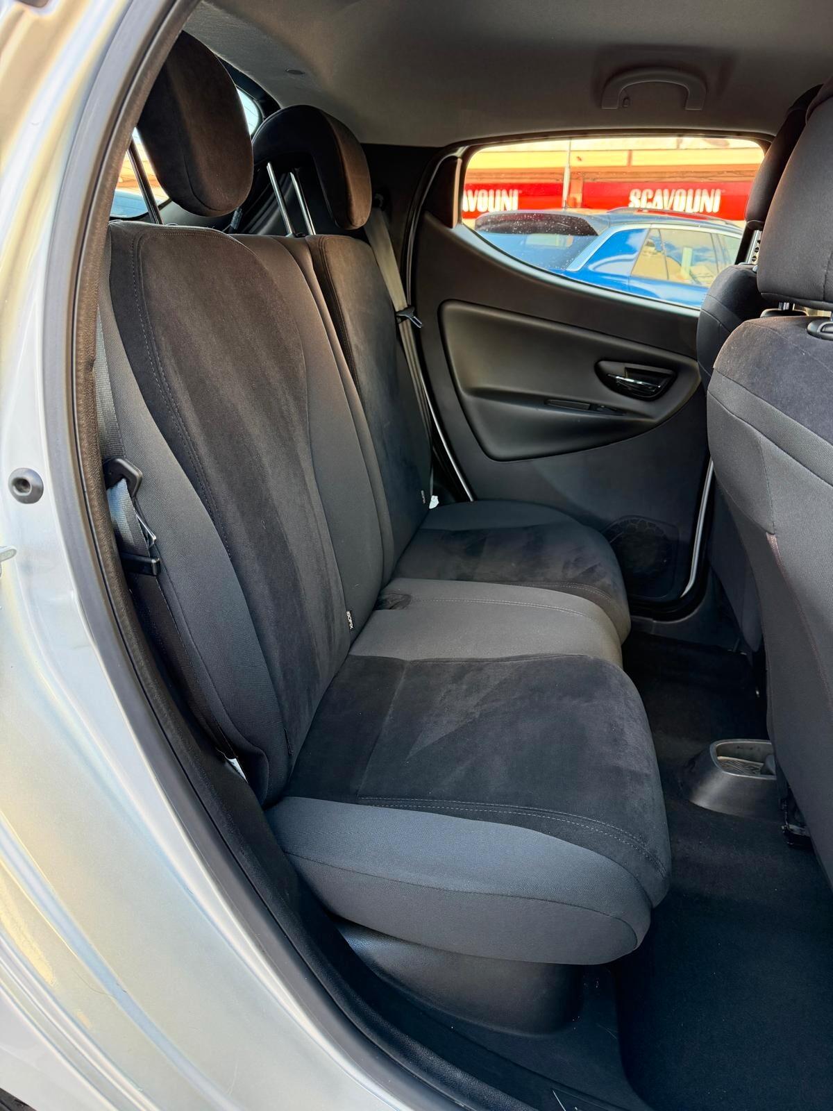 Lancia Ypsilon 0.9 TwinAir 85 CV 5 porte S&S Platinum