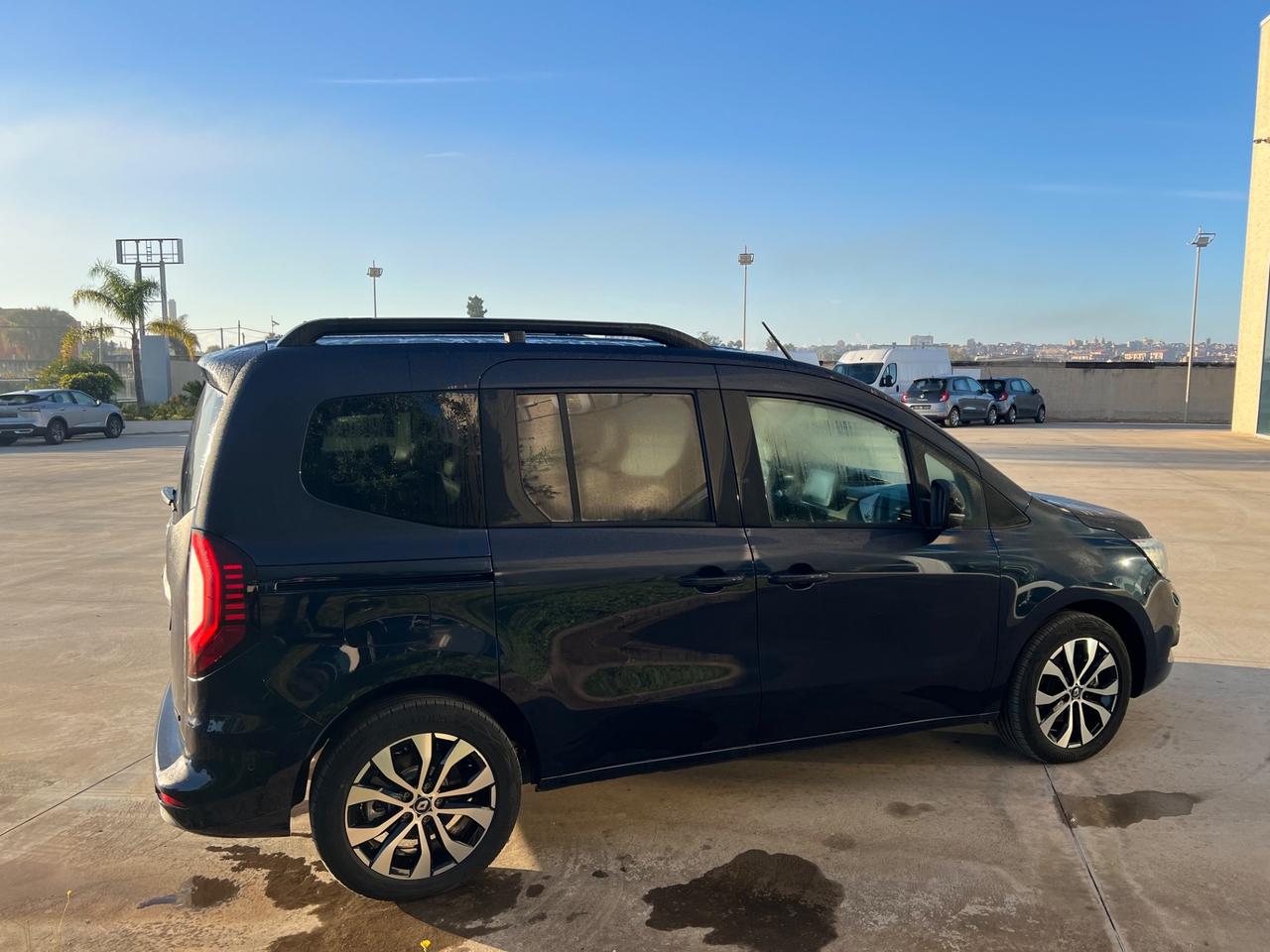 Renault Kangoo E-Tech Techno possibilità noleggio no scoring