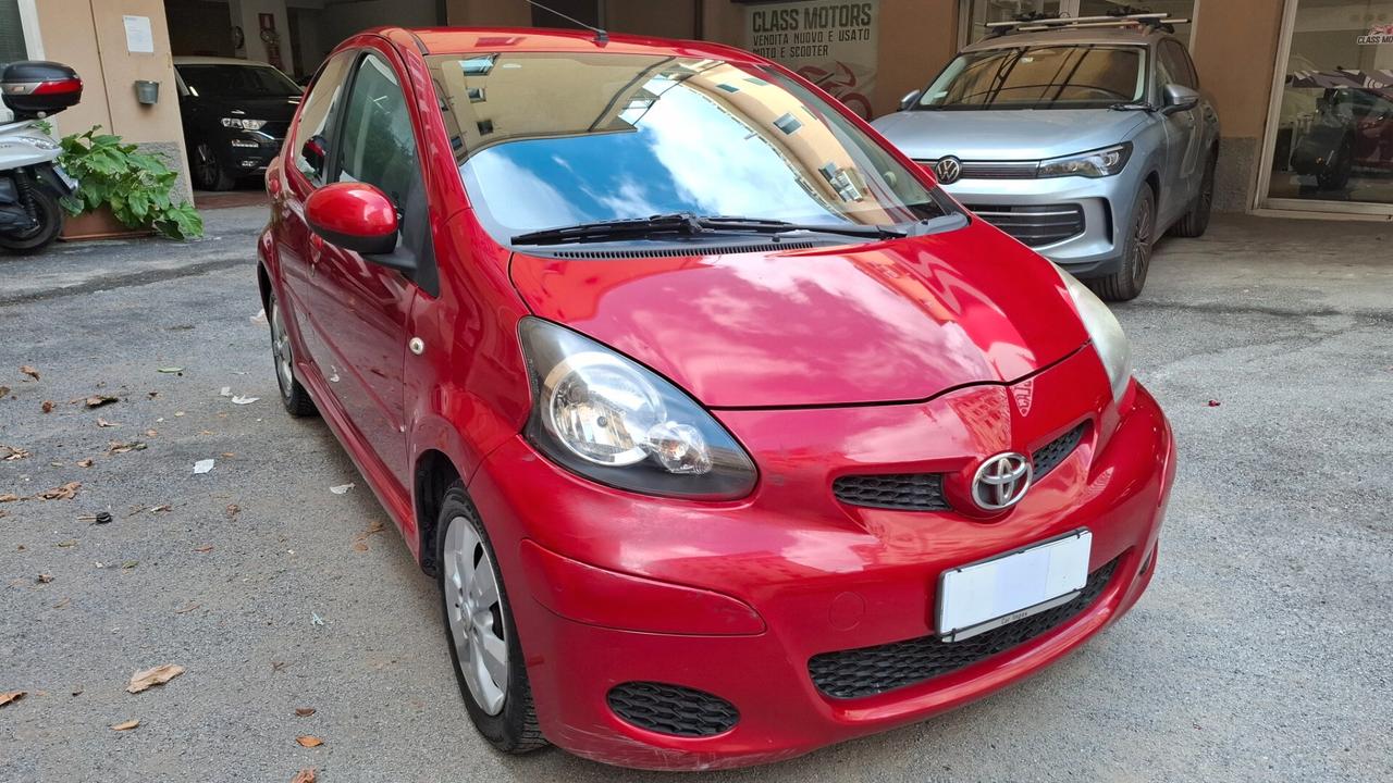 Toyota Aygo 1.0 12V VVT-i 5 porte Now Red Edition