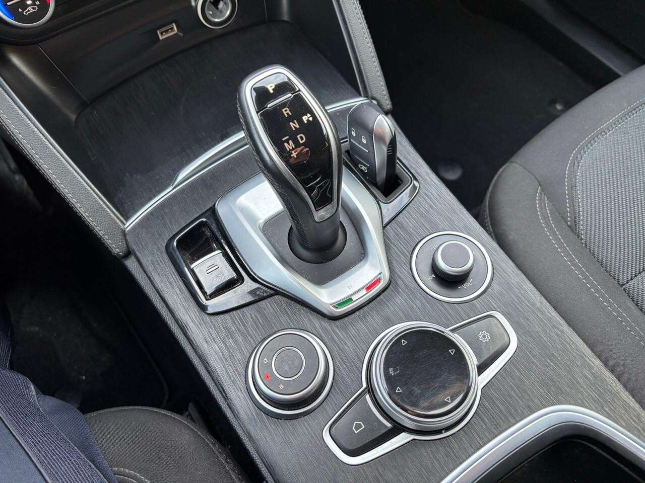 Alfa Romeo Stelvio 2.2 Turbodiesel 160 CV AT8 RWD