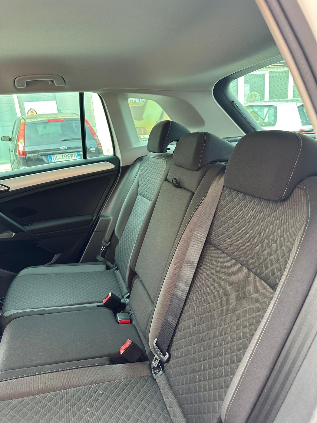 Volkswagen Touran 2.0 TDI 150 CV SCR DSG Business BlueMotion Technology