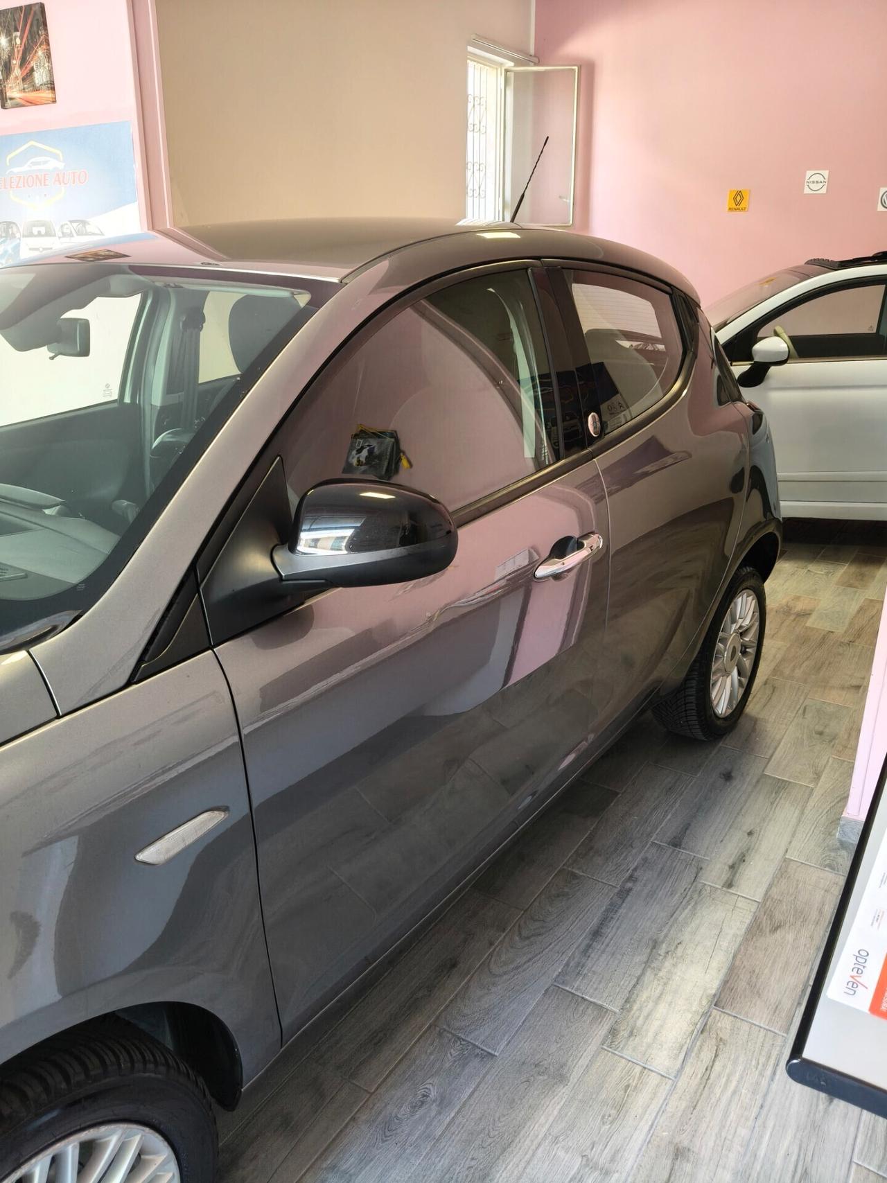 Lancia Ypsilon 5 porte Metano Ecochic Gold