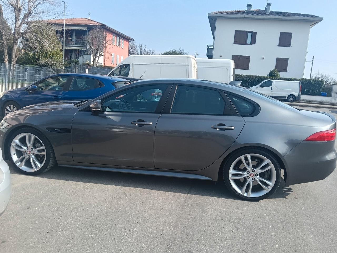 Jaguar XF R-Sport