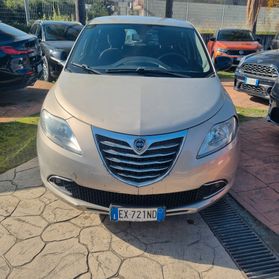 Lancia Ypsilon 0.9 TwinAir 85 CV 5 porte Metano Ecochic Silver