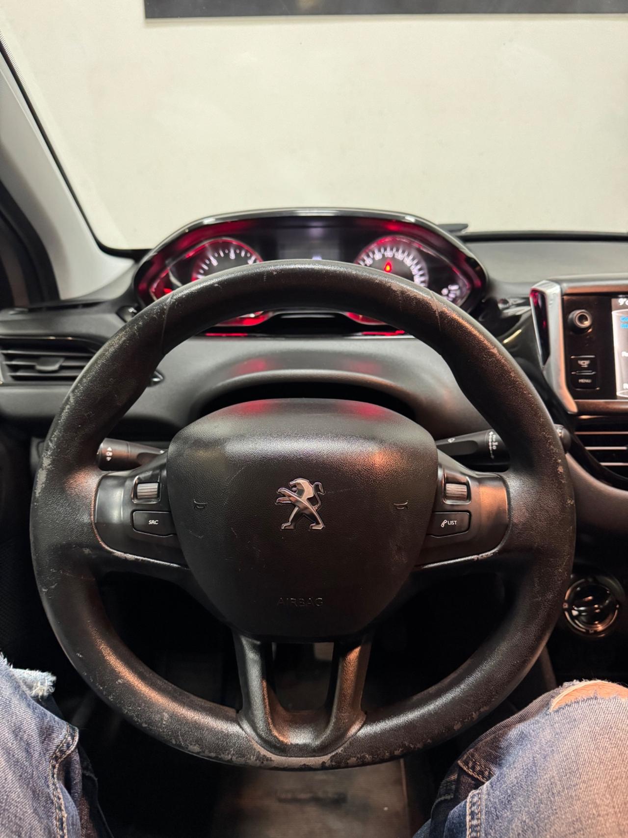 Peugeot 208 1.4 HDi 68 CV 5 porte Allure