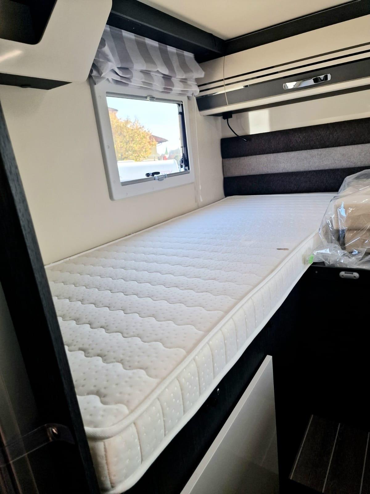 Roller Team semi integrale del 2025 in saldo 700