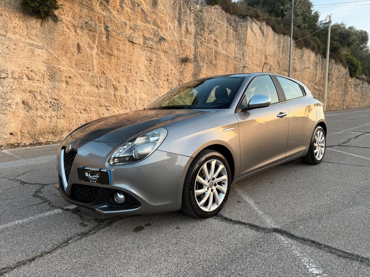 Alfa Romeo Giulietta/1.6 120CV/LED/17"/NEOPATENTATI