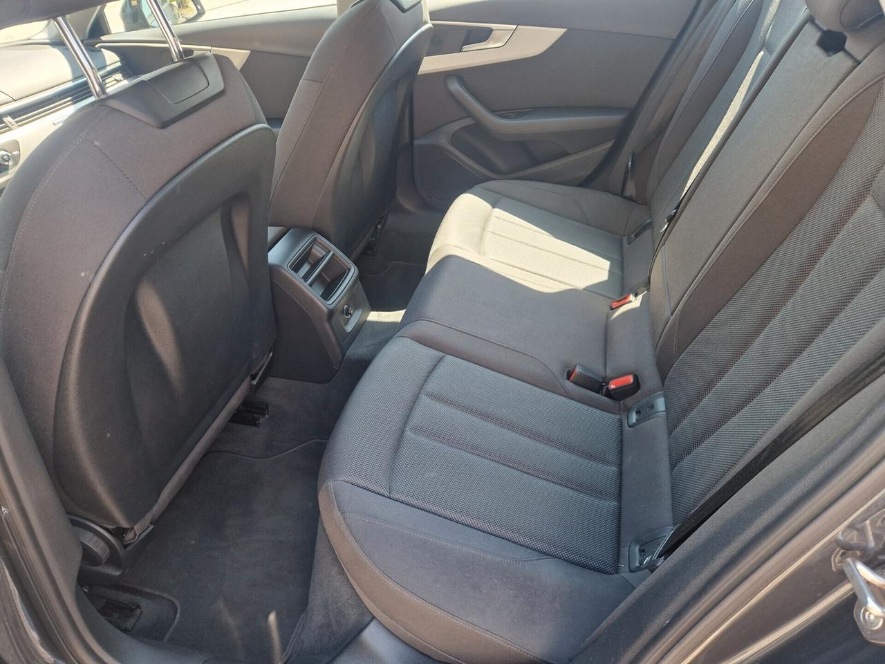 Audi A4 Avant 40 TDI quattro S tronic Business