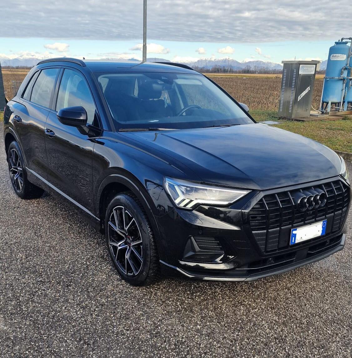 Audi Q3 35 TFSI S tronic Identity Black