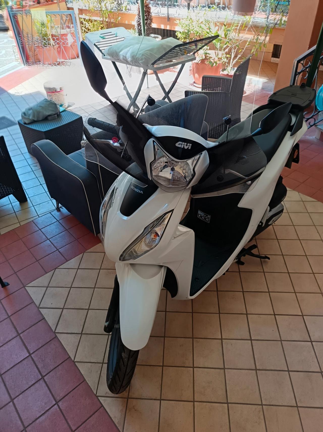 Honda Vision 110 PARI AL NUOVO