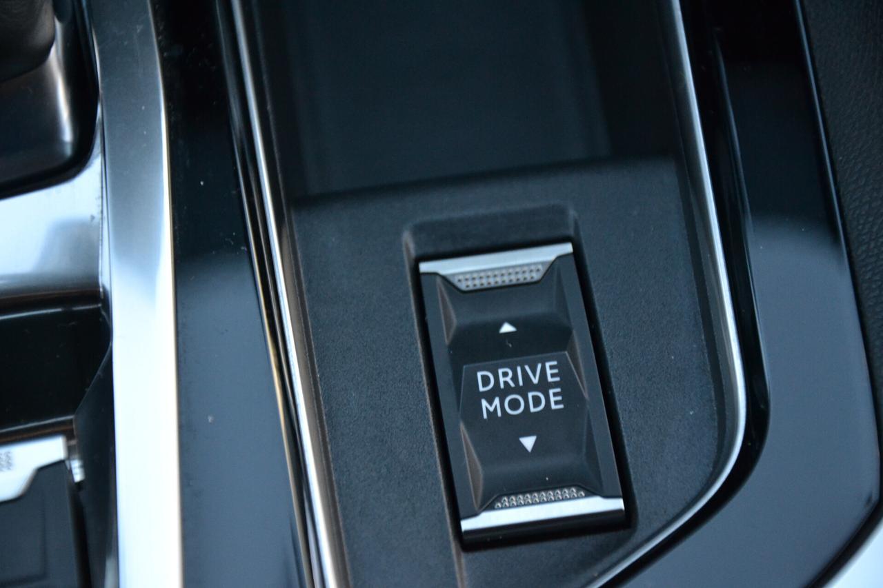 Peugeot 5008 2.0 HDi 180CV 7POSTI AUT.+NAV+LED+RCAM+PELLE+PDC