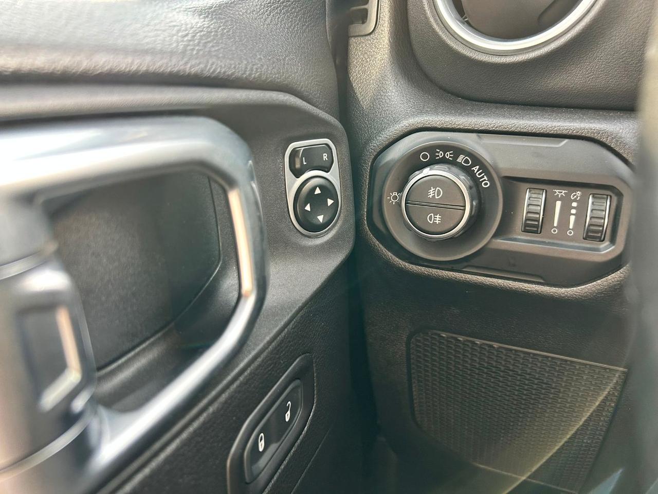 Jeep Wrangler Unlimited 2.0 turbo Sahara 1941 by Mopar auto