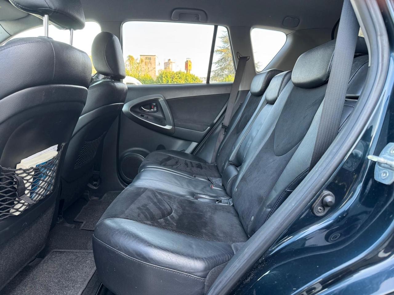 Toyota RAV 4 RAV4 2.2 D-4D 4WD Lounge