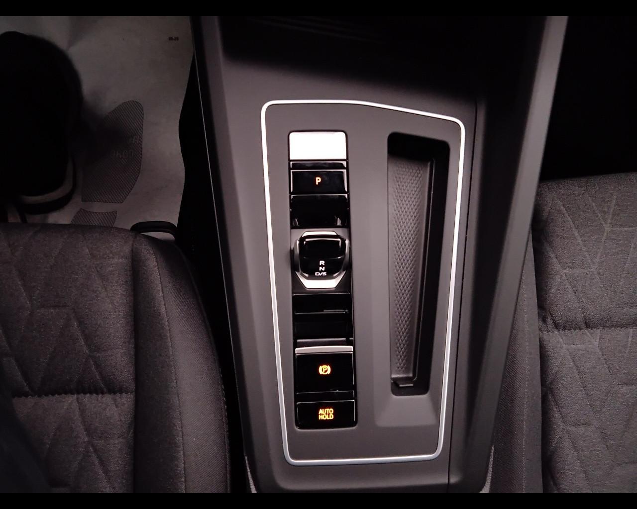 VOLKSWAGEN Golf VIII 2024 - Golf 1.5 tsi ehybrid Life 204cv dsg