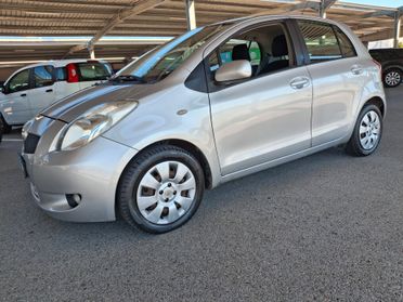 Toyota Yaris 1.3 5 porte Sol-BENZINA-