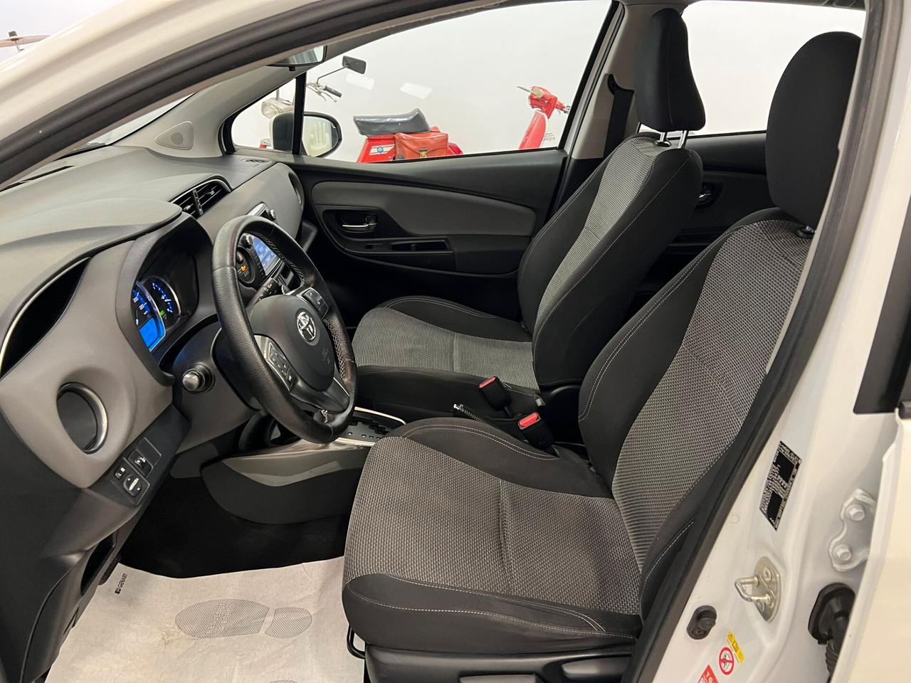 Toyota Yaris 1.5 Hybrid 5p 74cv Active 2017