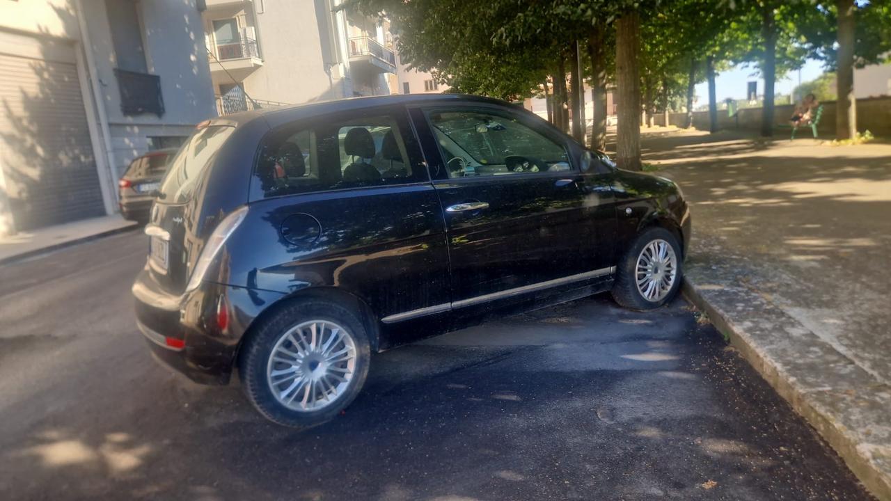 Lancia Ypsilon 1.3 MJT 75 CV Argento