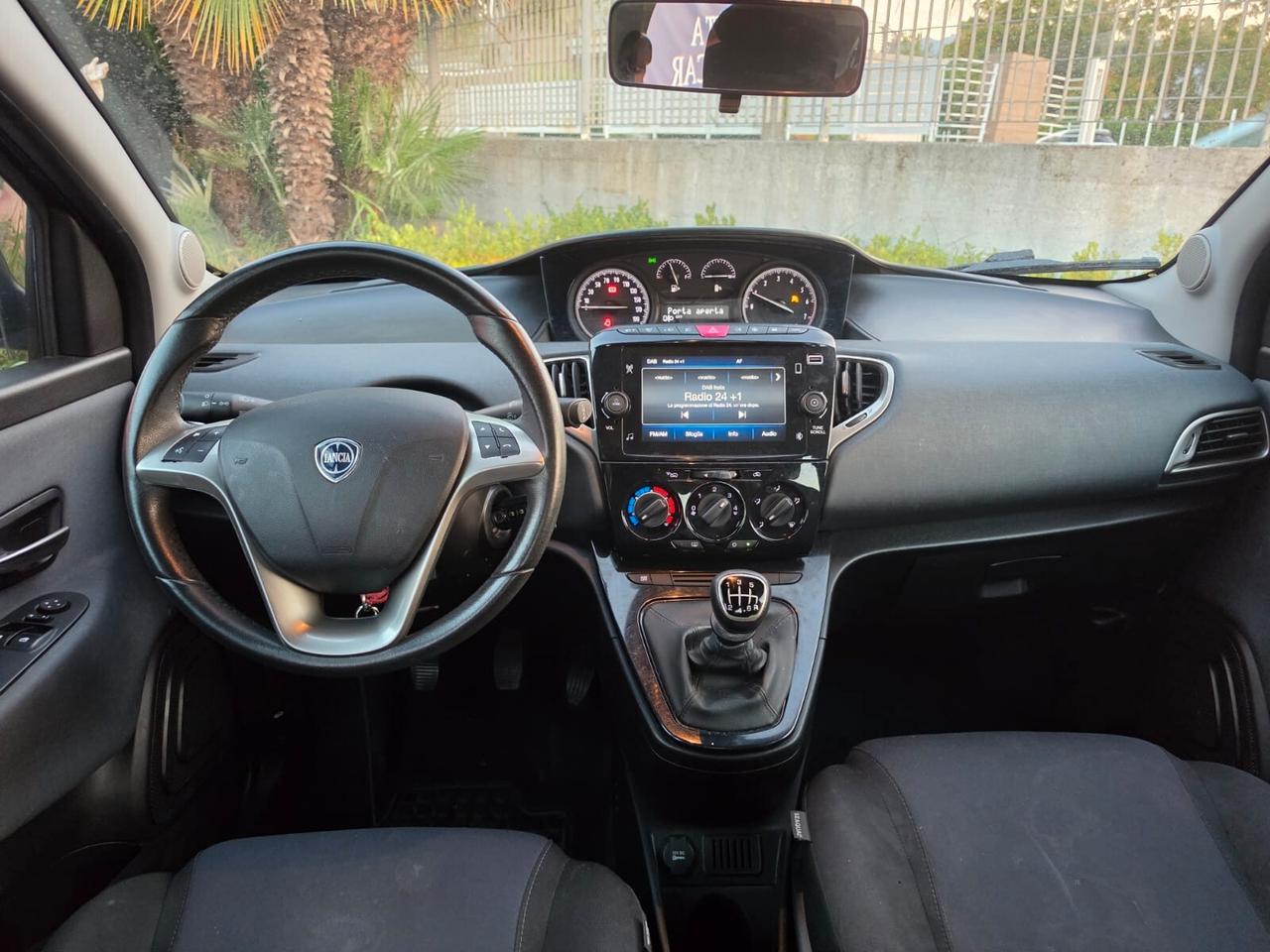 Lancia Ypsilon 1.0 FireFly 5 porte S&S Hybrid Ecochic
