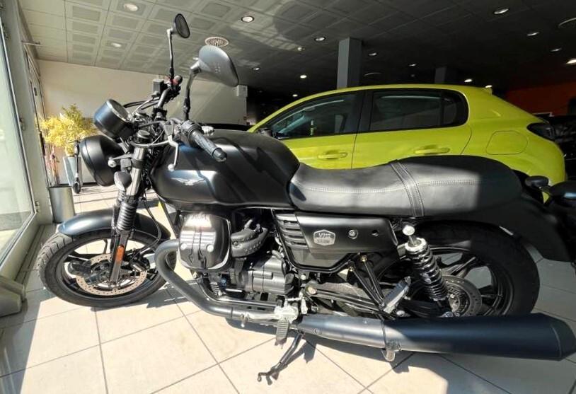Moto Guzzi V7 III Stone 750 51 CV