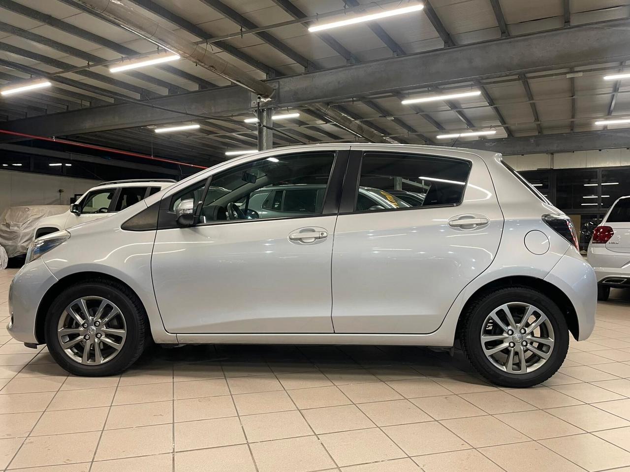 TOYOTA Yaris 3ª serie Yaris 1.0 5 porte Van Ac...