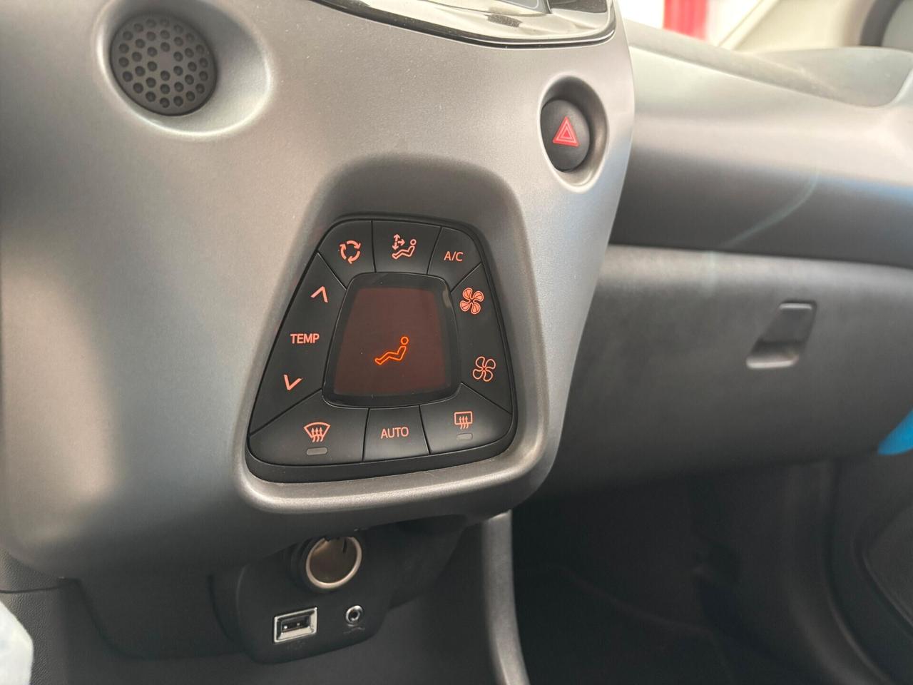 TOYOTA Aygo Connect 1.0 VVT-i 72 CV x-wave