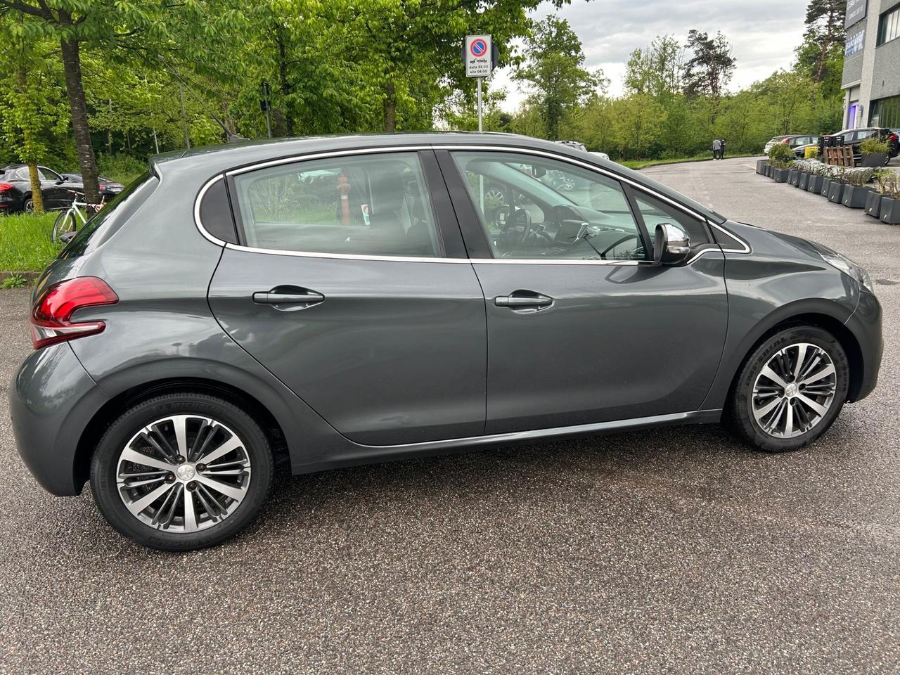 Peugeot 208 PureTech 82 5 porte Allure*Solo 82000 Km *
