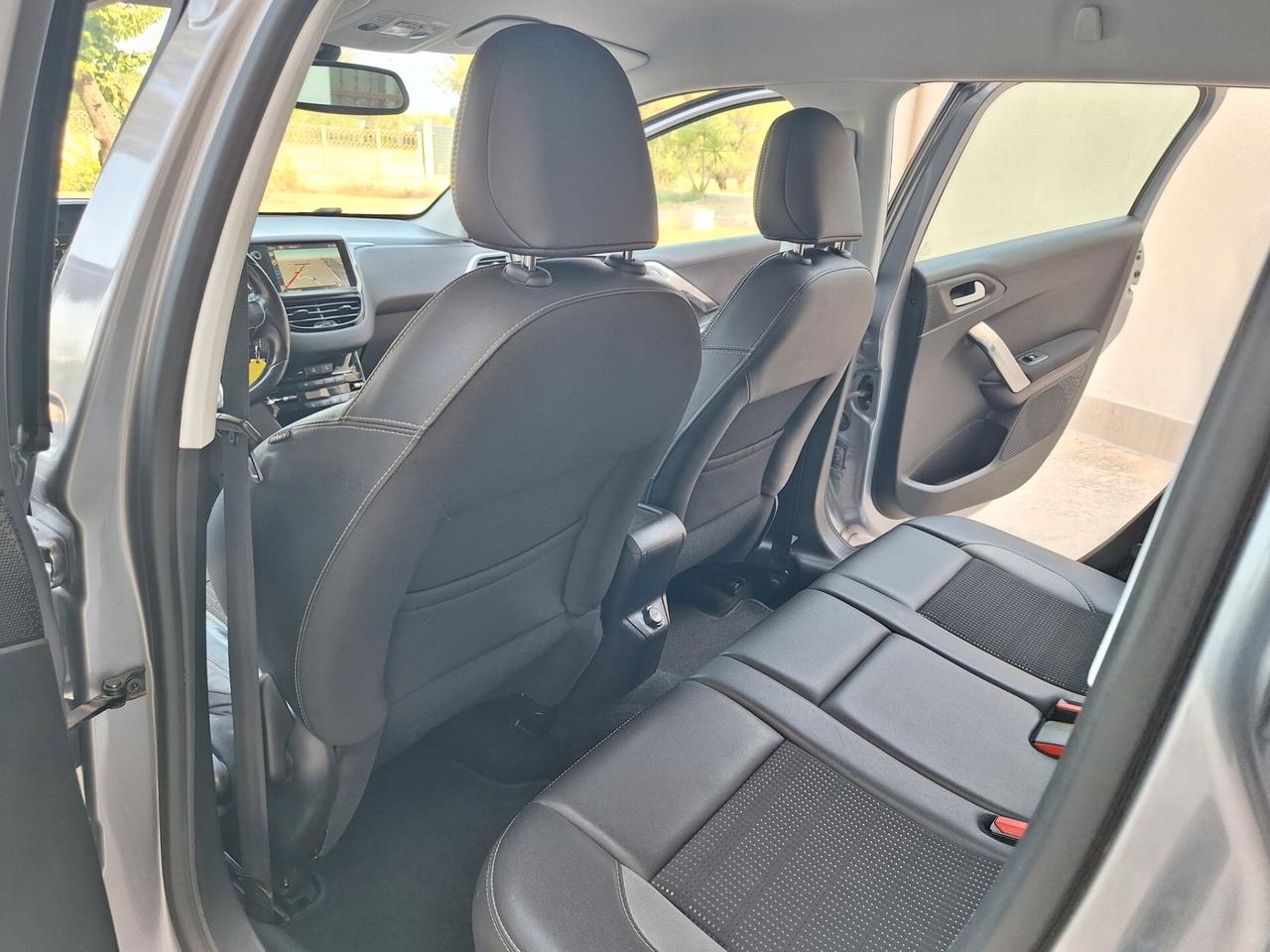 Peugeot 2008 1.6 HDi 120 Allure NAVI FULL