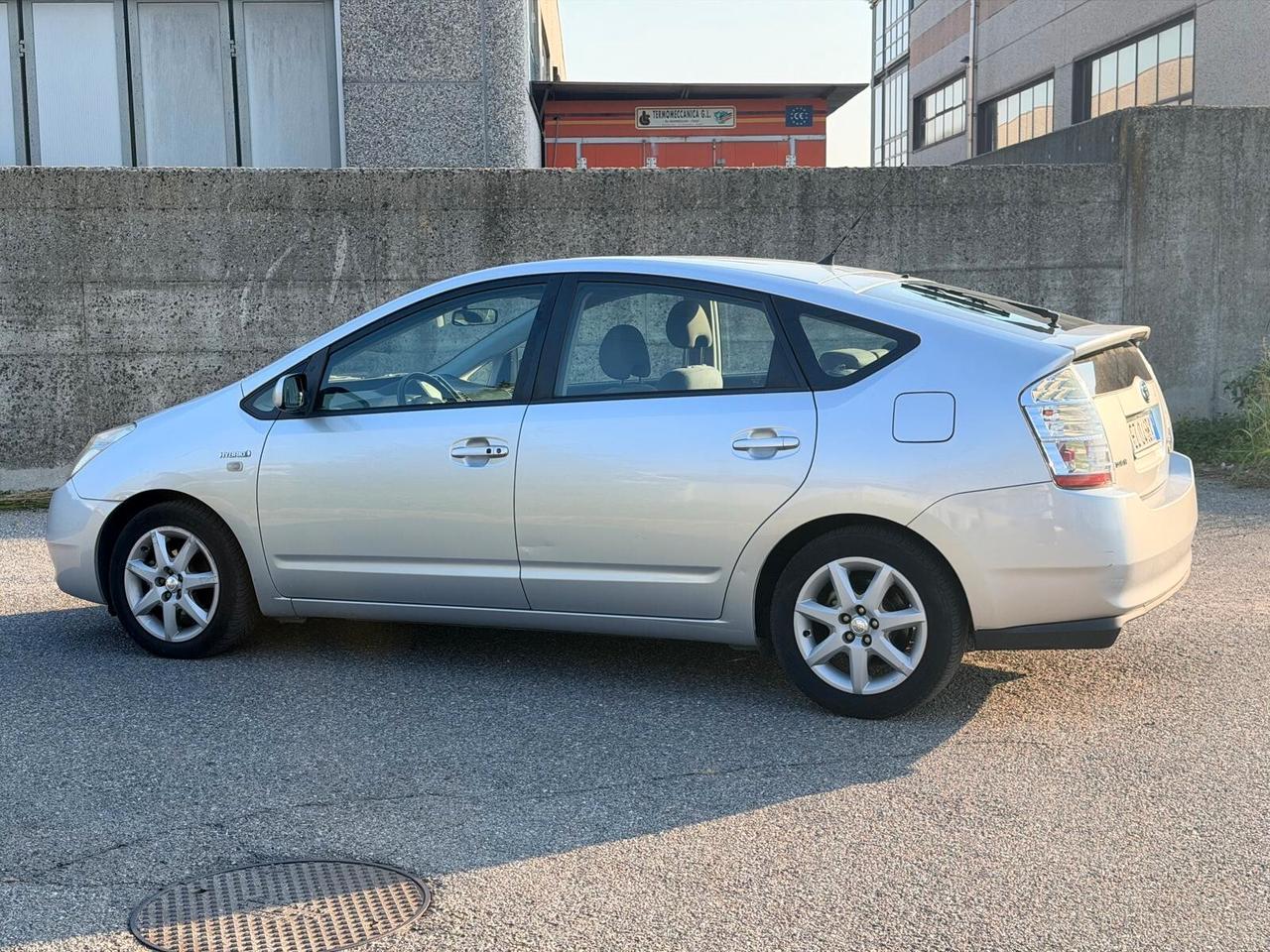 Toyota Prius 1.5i 16V Euro 4 - 2005 - 220.000 km