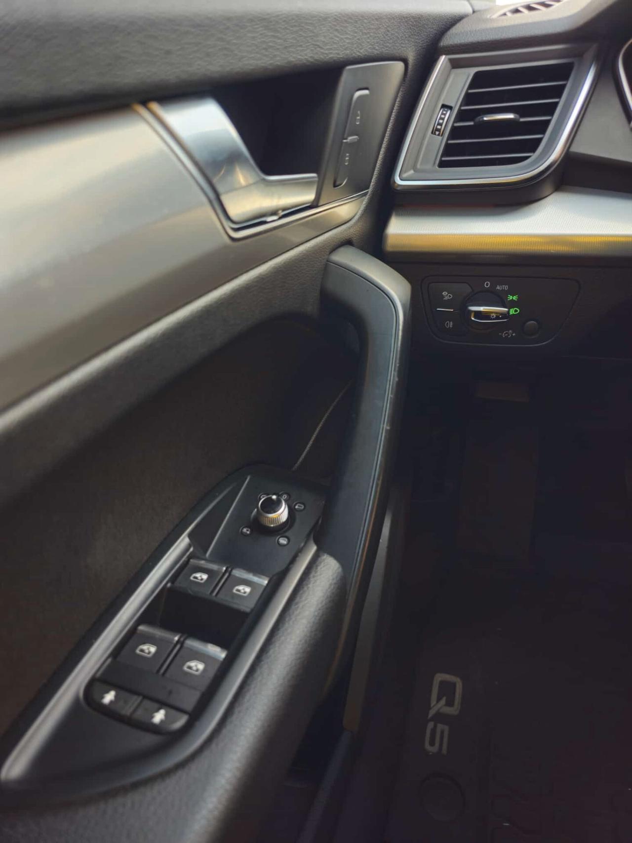 Audi Q5 2.0 TDI 190 CV quattro S tronic Business Sport