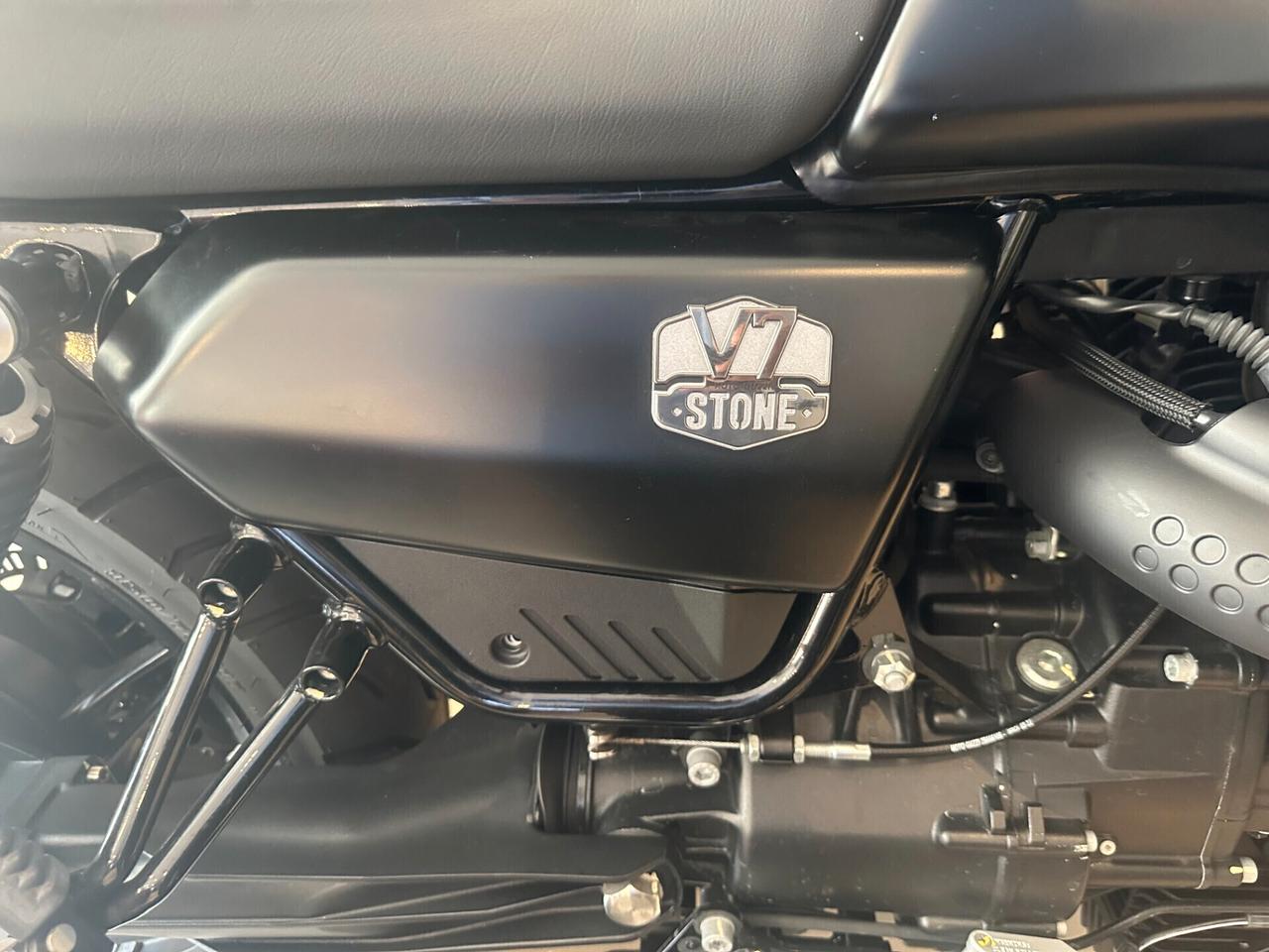 MOTO GUZZI V7 IV 2022