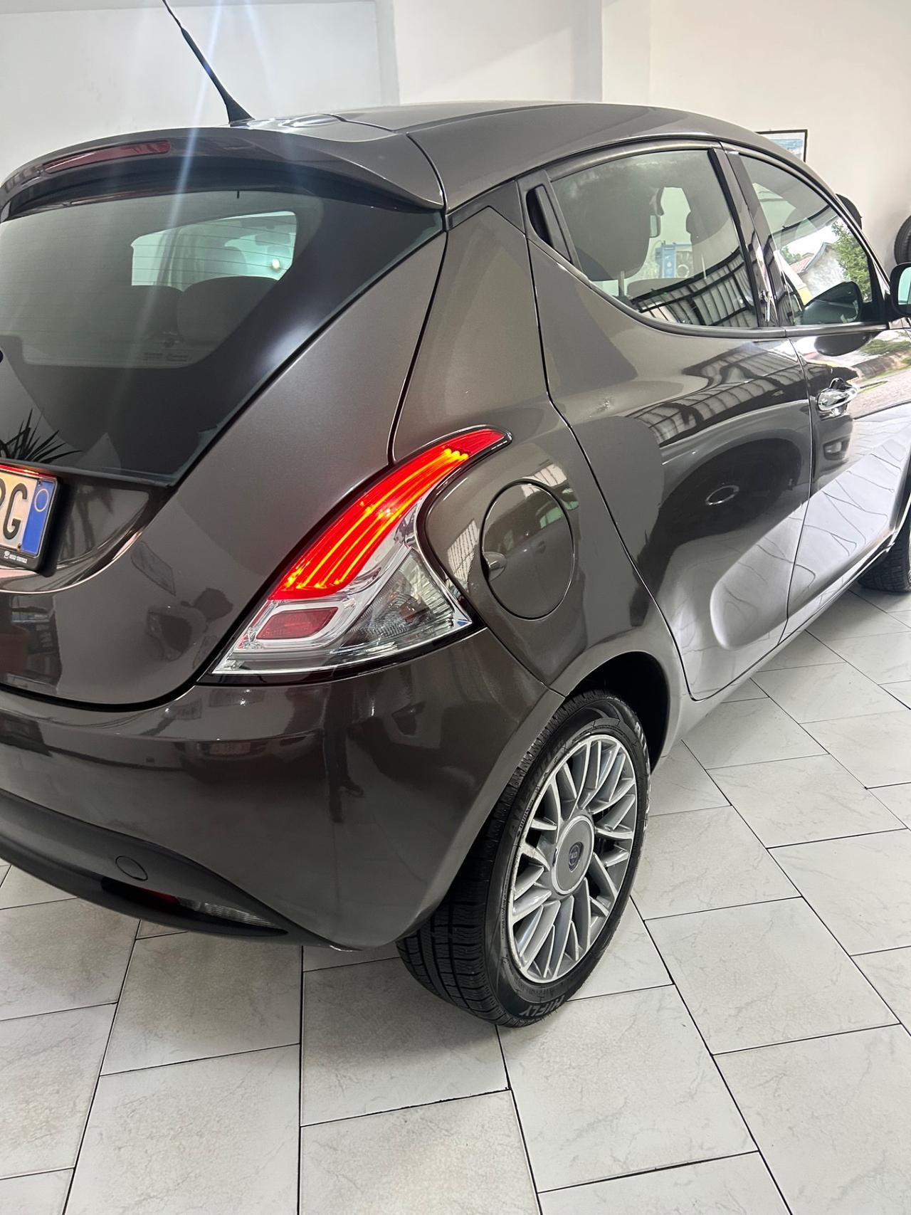 Lancia Ypsilon 1.2 69 CV 5 porte S&S Platinum
